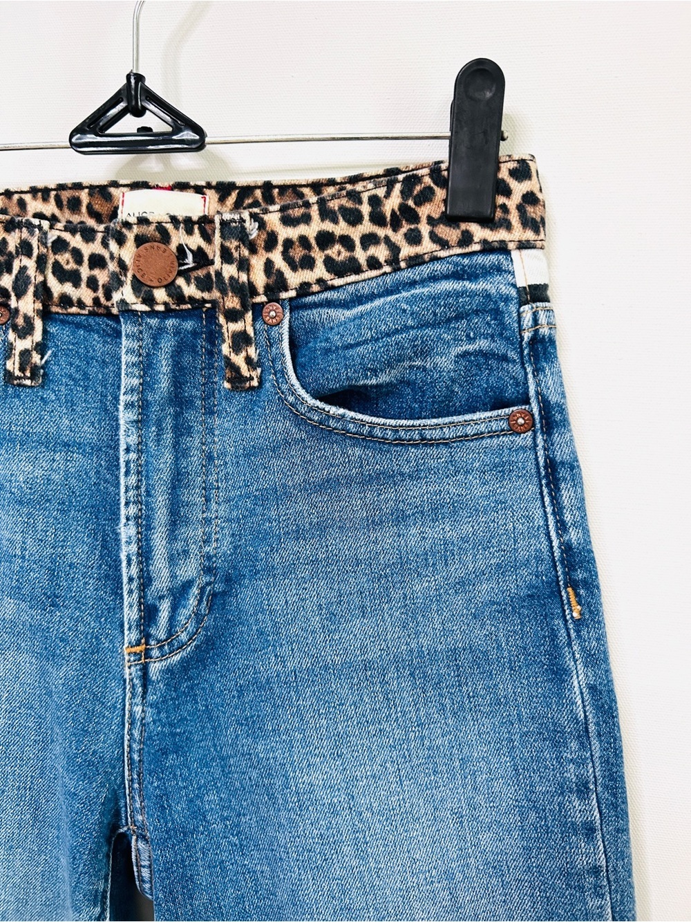 Alice + Olivia Leopard Zebra Trim Straight Crop Jeans 24 - Picture 8 of 12